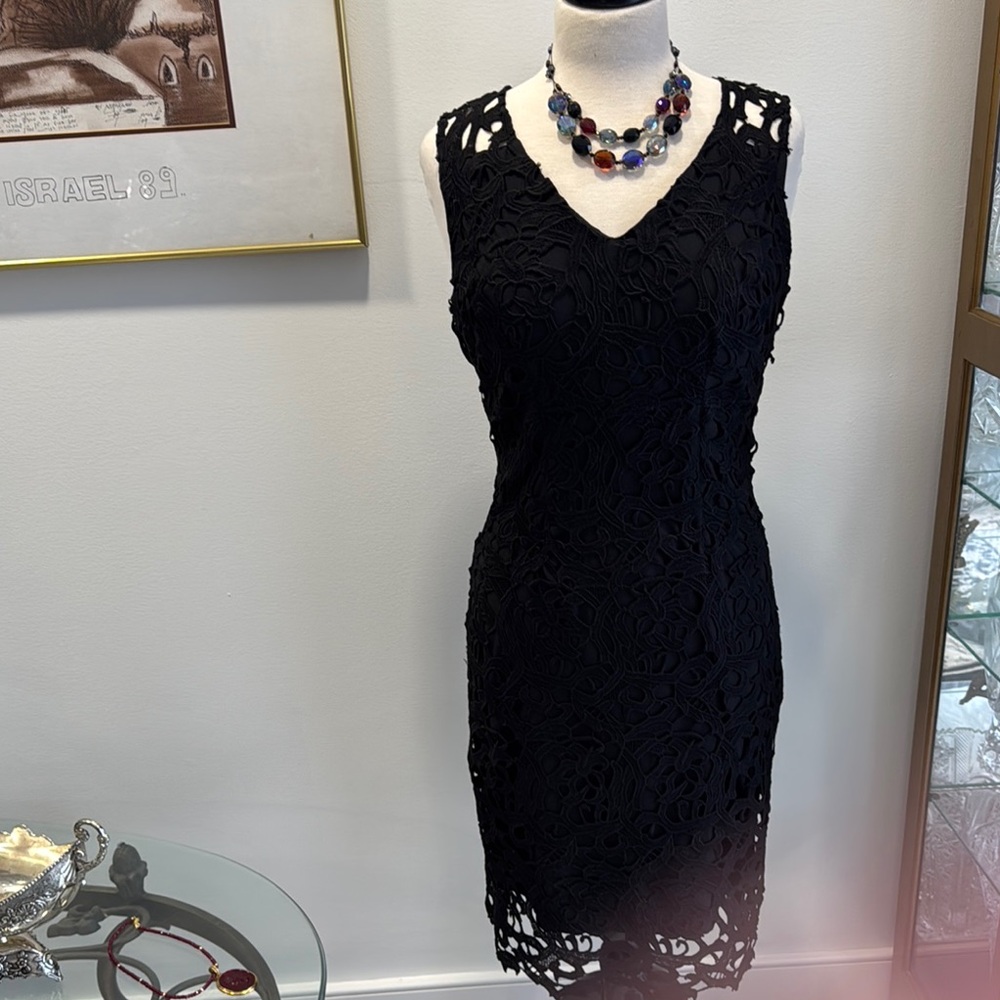 Tahari Black Sleeveless V-Neck Sheath Midi Dress